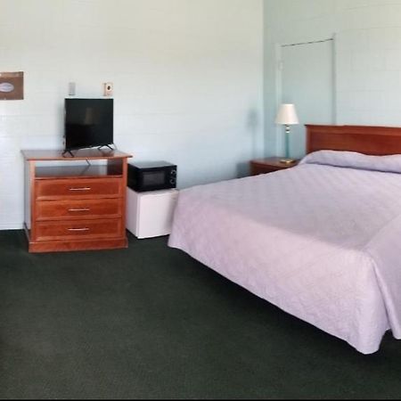 Holiday Host Motel ソノラ エクステリア 写真