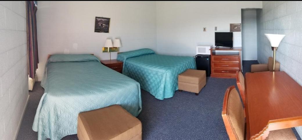 Holiday Host Motel ソノラ エクステリア 写真