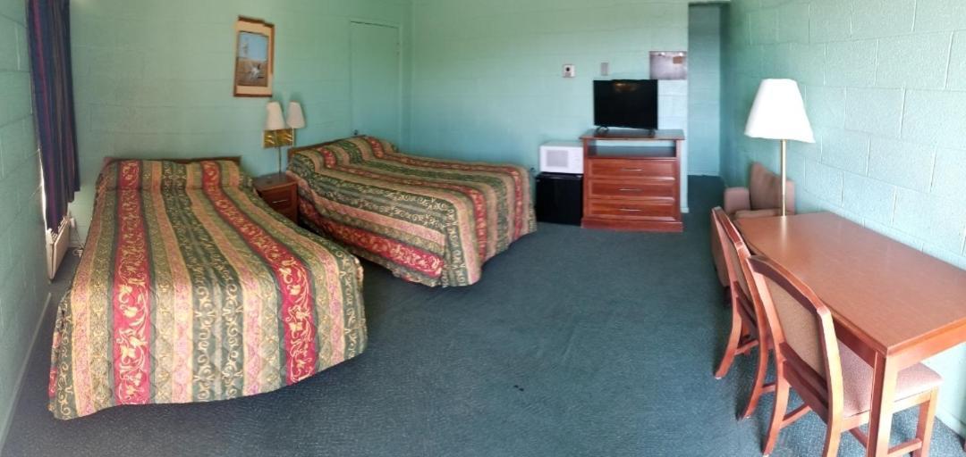 Holiday Host Motel ソノラ エクステリア 写真