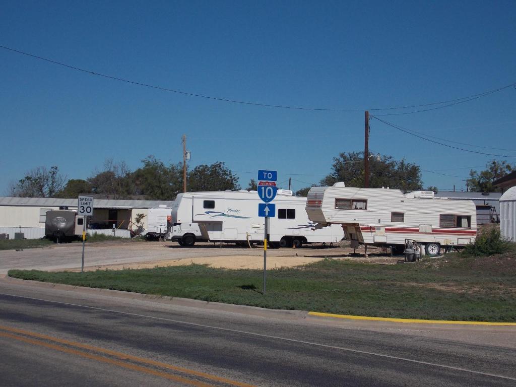 Holiday Host Motel ソノラ エクステリア 写真